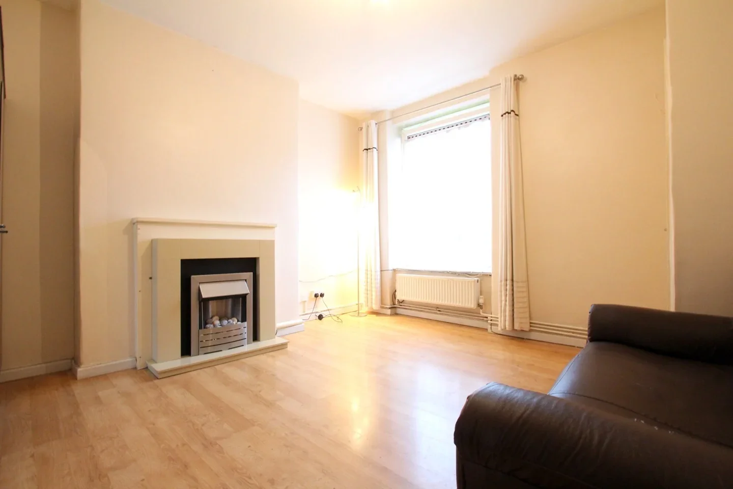 Flat Poplar High Street in Greater London