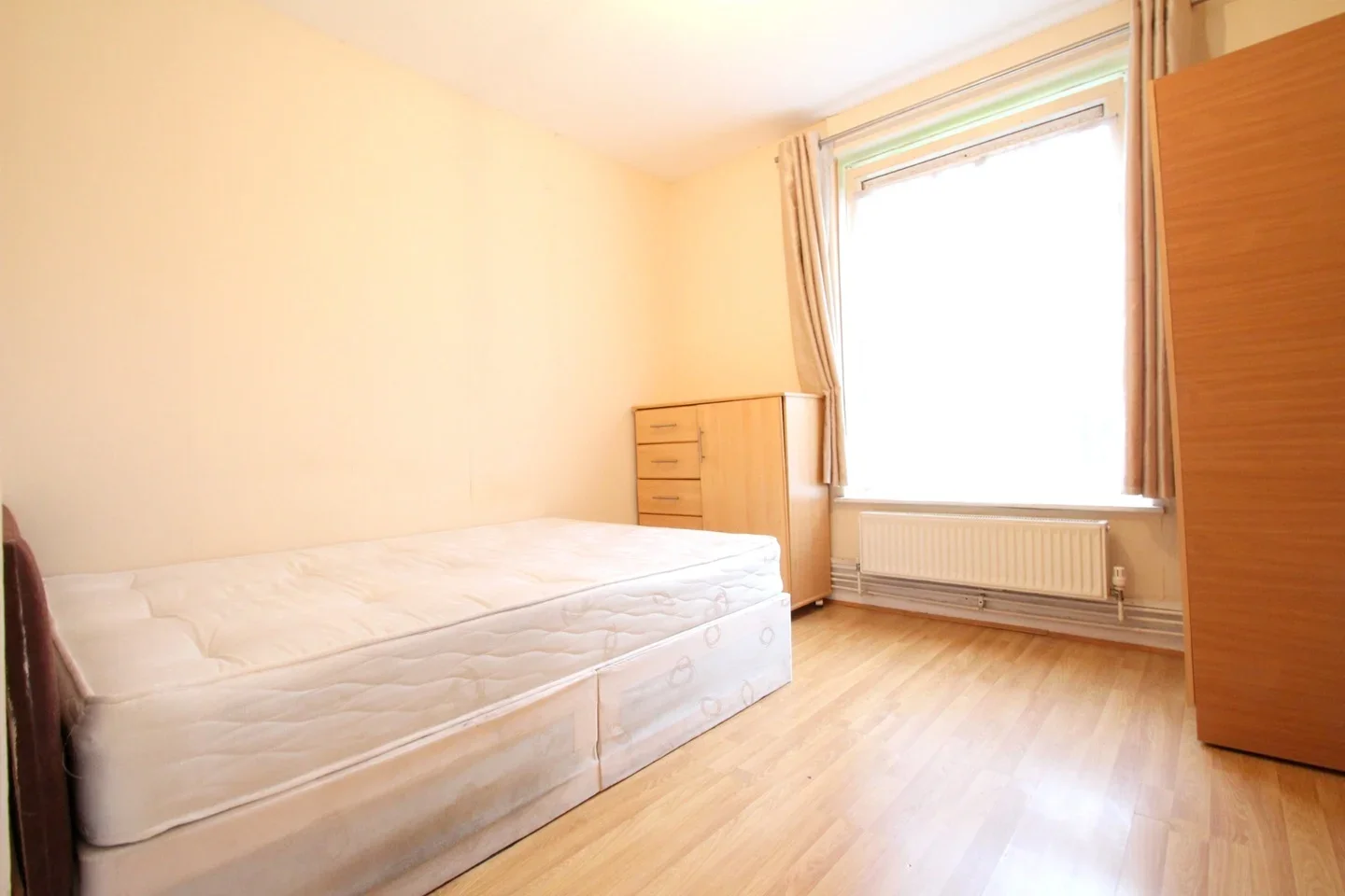 Flat Poplar High Street in Greater London