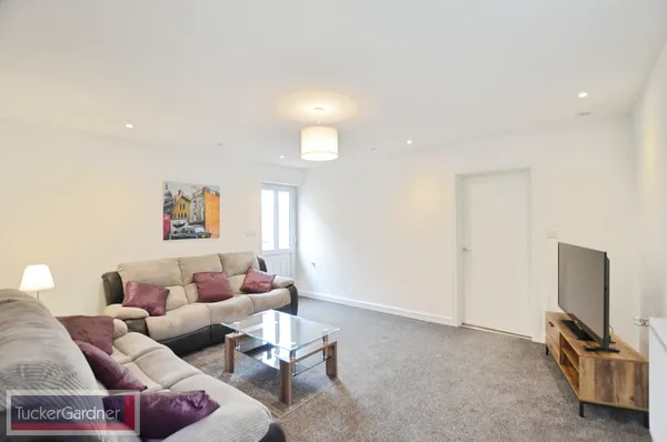 Room Vicarage Avenue in South Cambridgeshire