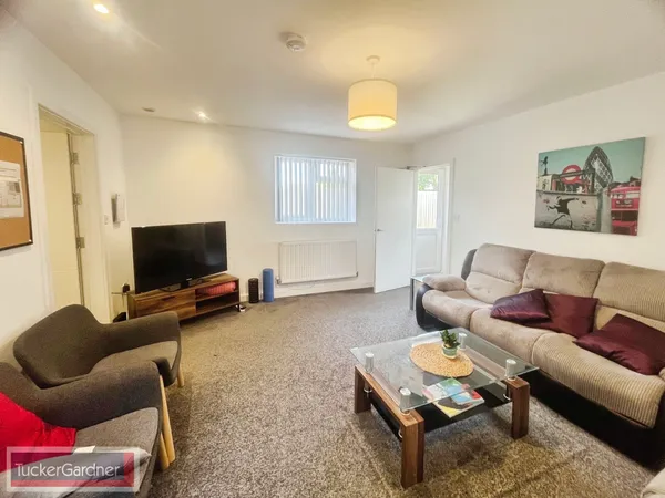 Room Vicarage Avenue in South Cambridgeshire