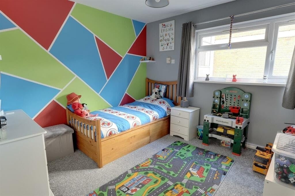 Flat Hucclecote Road in Gloucester