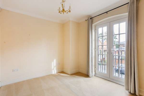 Flat Malthouse Way in Marlow