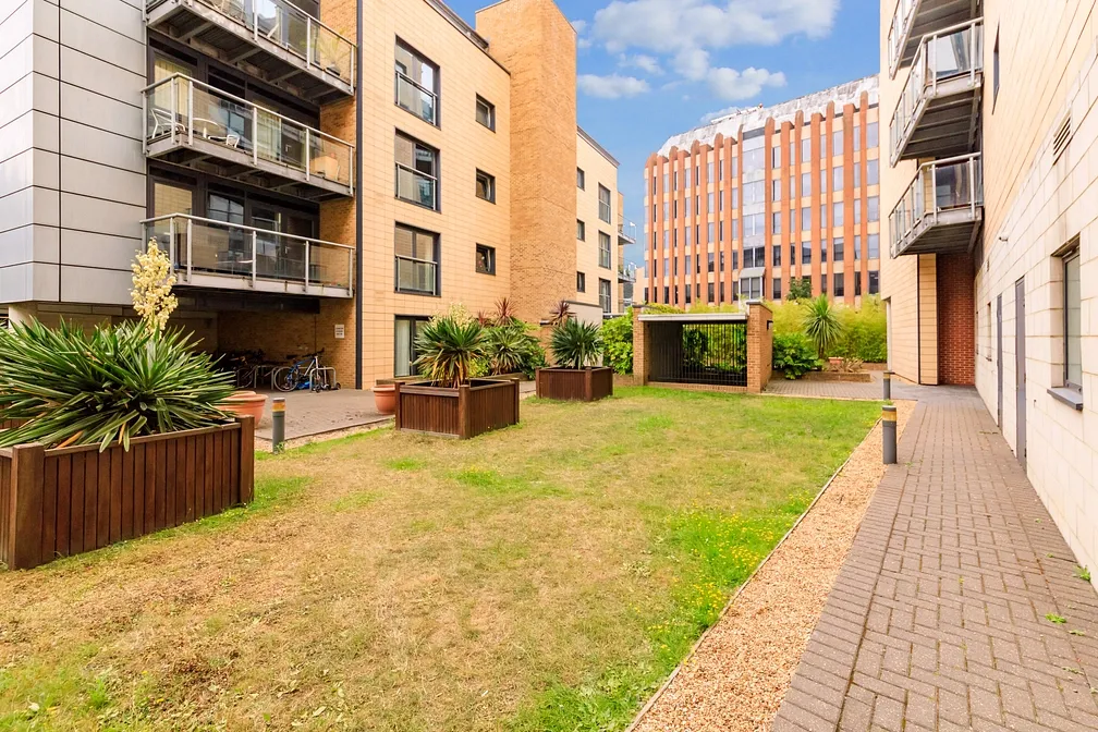 Flat Great Dover Street in Greater London