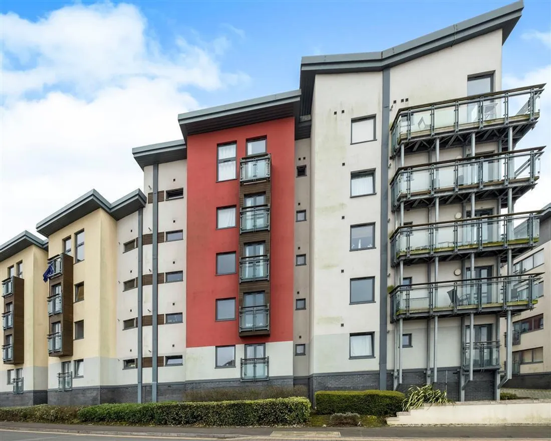 Flat St Stephens Court in Swansea
