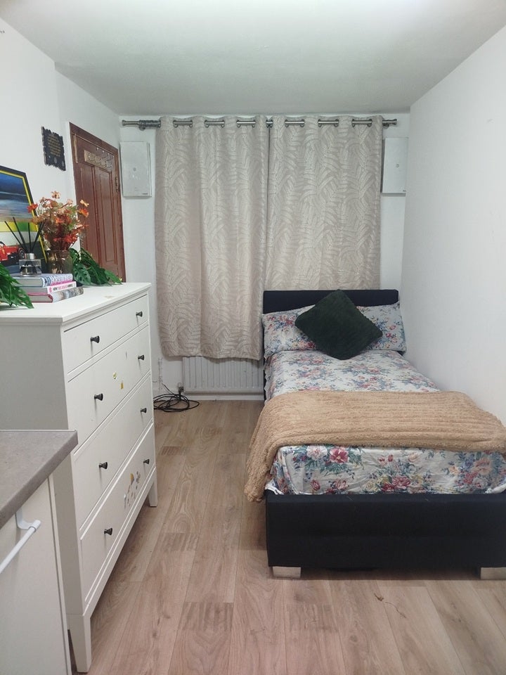 Room Firs Drive in Greater London