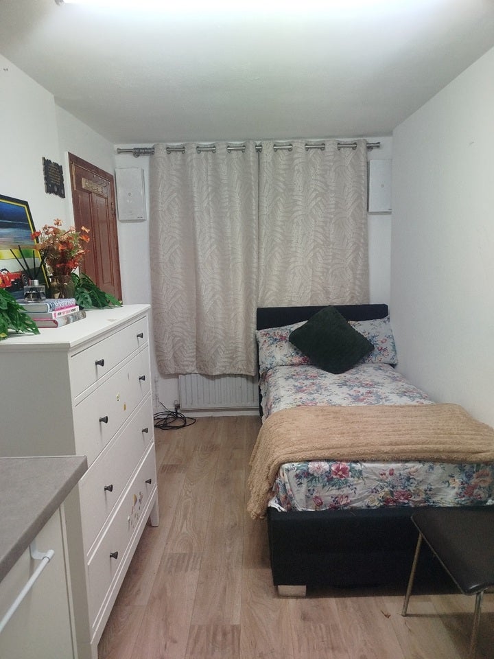 Room Firs Drive in Greater London