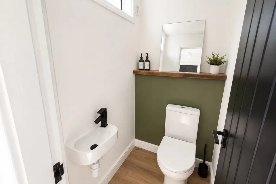 Room Whinmoor Crescent in Leeds