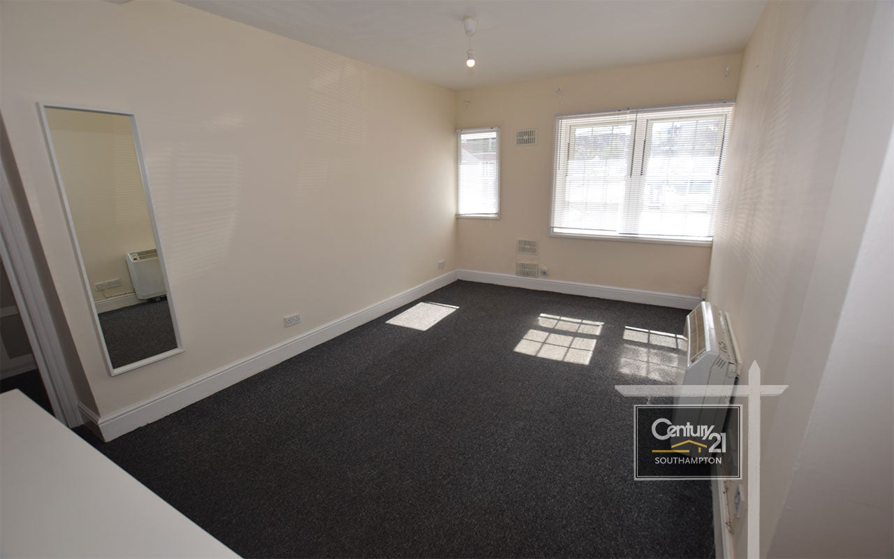 Flat Terminus Terrace in Southampton