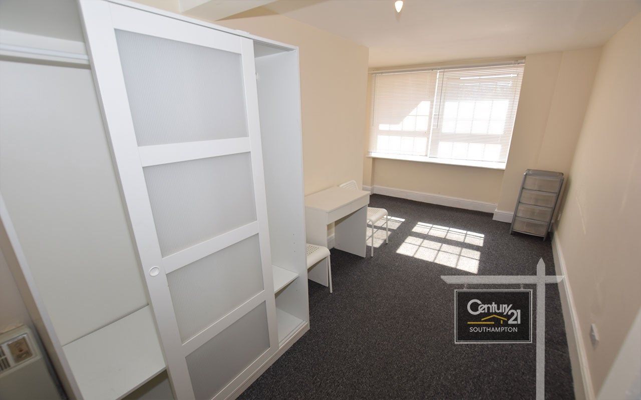 Flat Terminus Terrace in Southampton