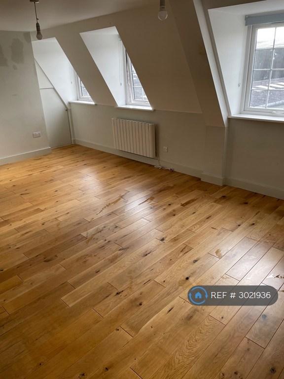 Flat Esland Place in Cotswold District