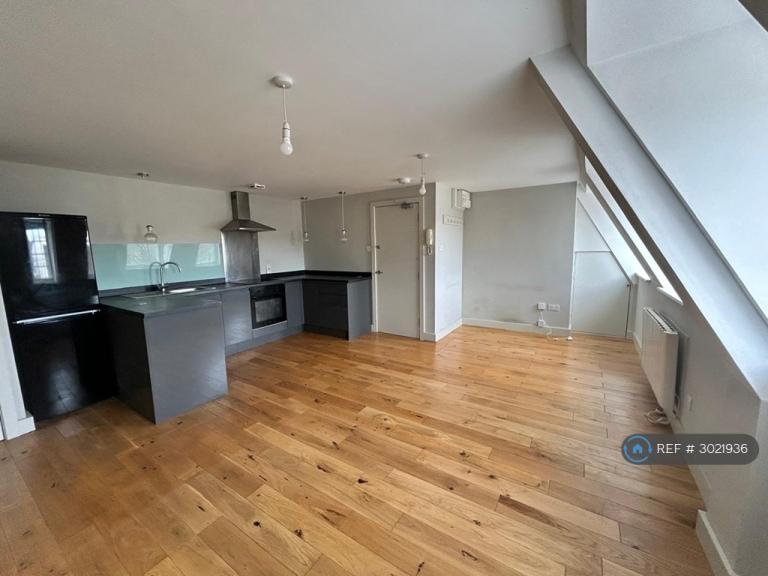 Flat Esland Place in Cotswold District