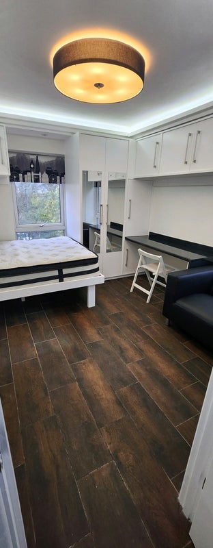 Flat Thomas Road in Greater London