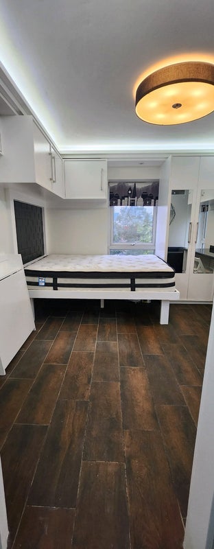 Flat Thomas Road in Greater London