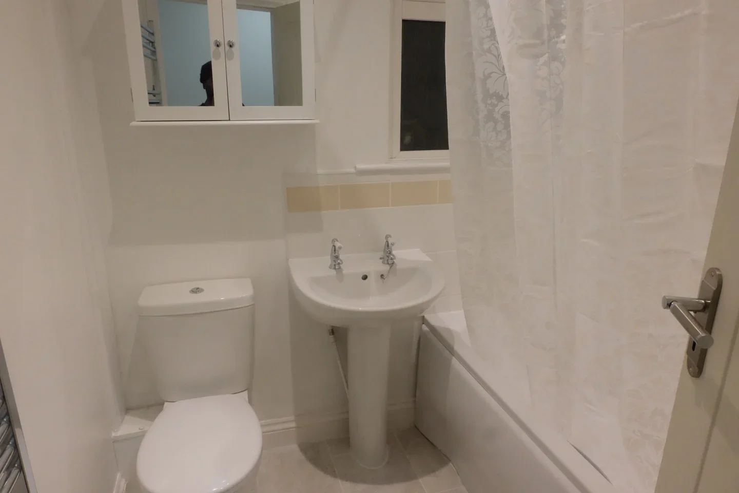 Flat Gregories Close in Luton