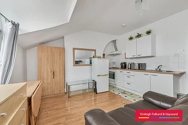 Flat George Lane in Greater London