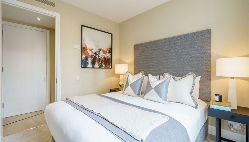 Flat Westferry Circus in Greater London