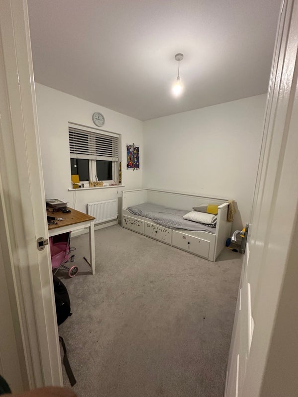 Room Foxglove Avenue in Chelmsford