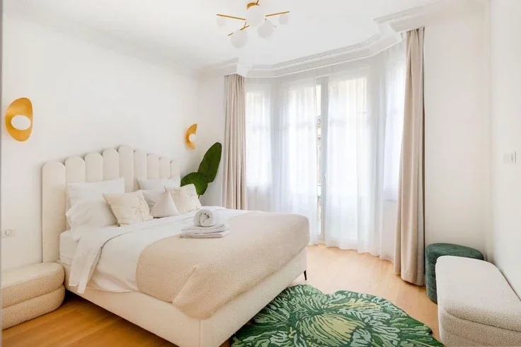 Flat Rue Quentin Bauchart in Paris