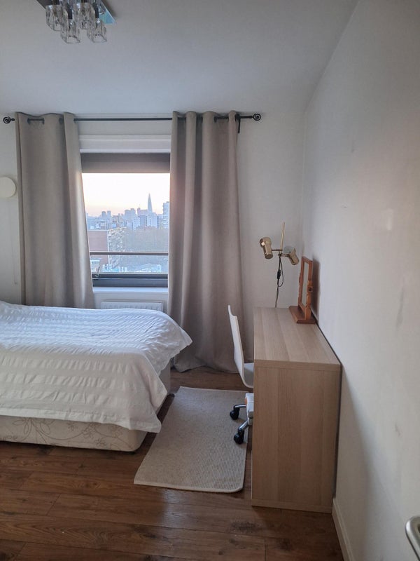Room Burdett Road in Greater London