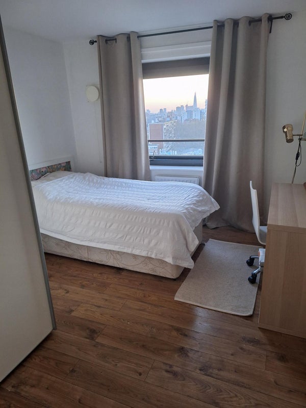 Room Burdett Road in Greater London