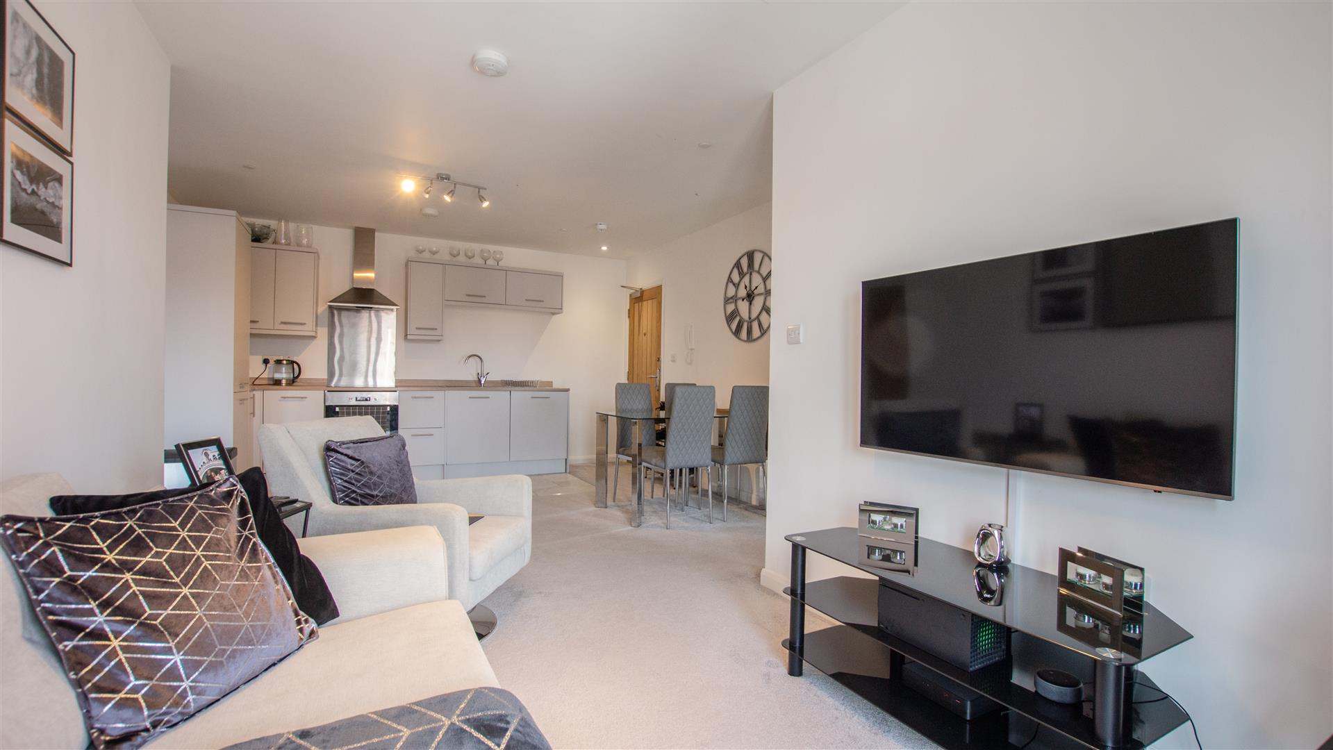 Flat Hallfield Road in York