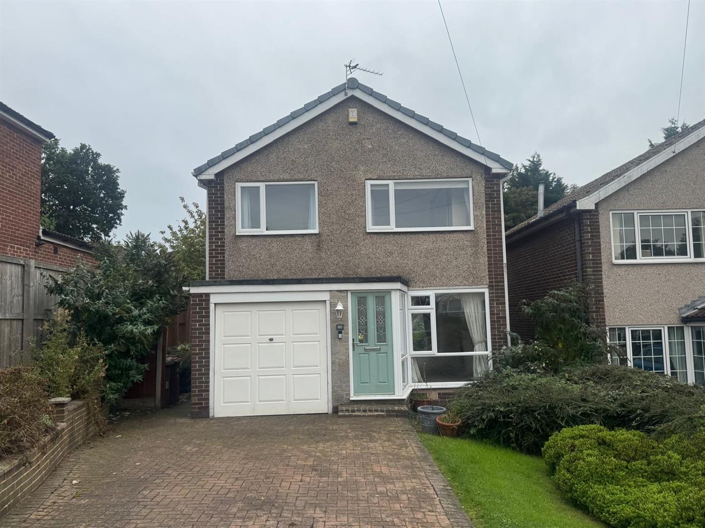 House Ashdene Drive in Wakefield