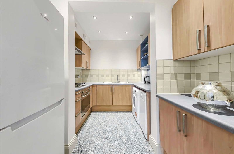 Flat Albert Terrace in Greater London