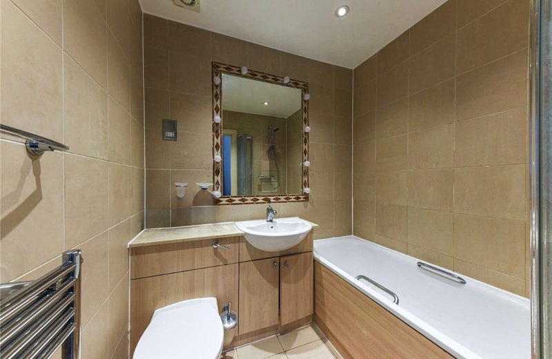 Flat Albert Terrace in Greater London