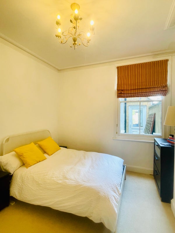 Room Mandalay Road in Greater London