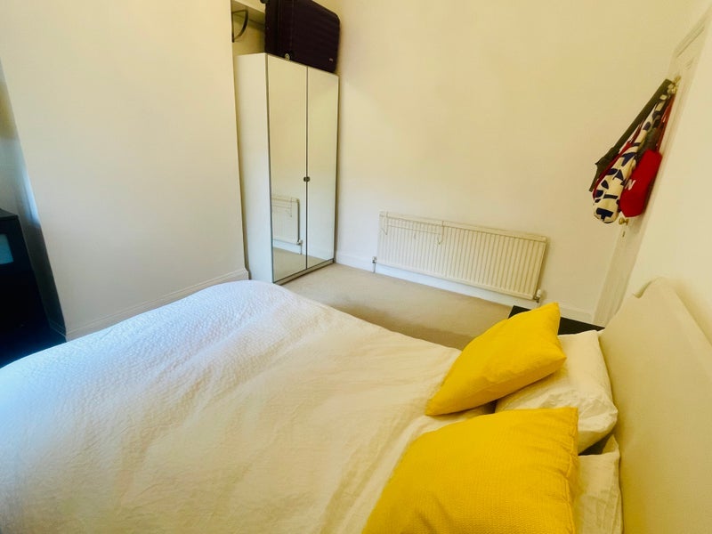 Room Mandalay Road in Greater London