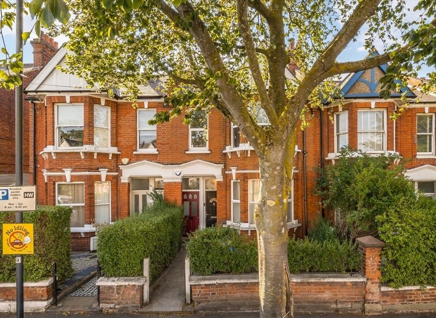 Flat Furness Road in Greater London