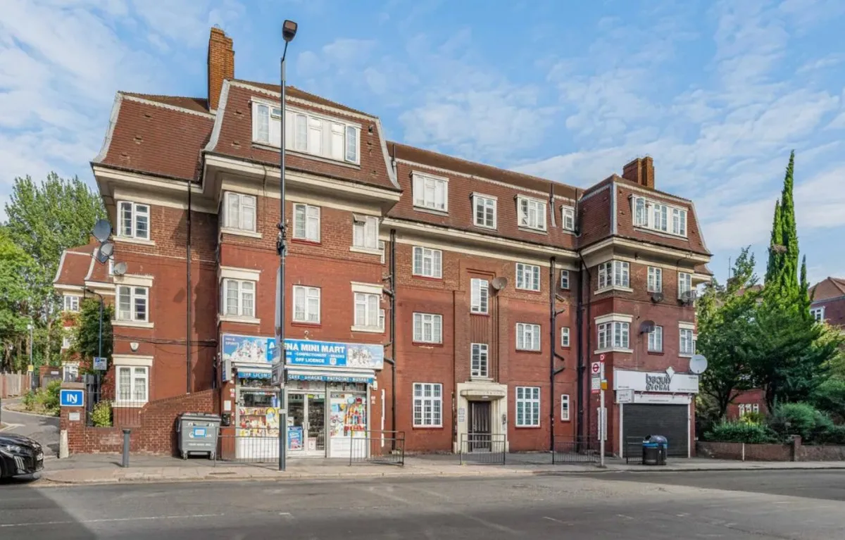 Flat Stadium Way in Greater London