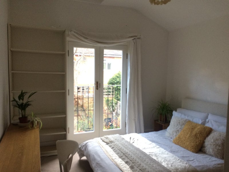 Room Beck Road in Greater London