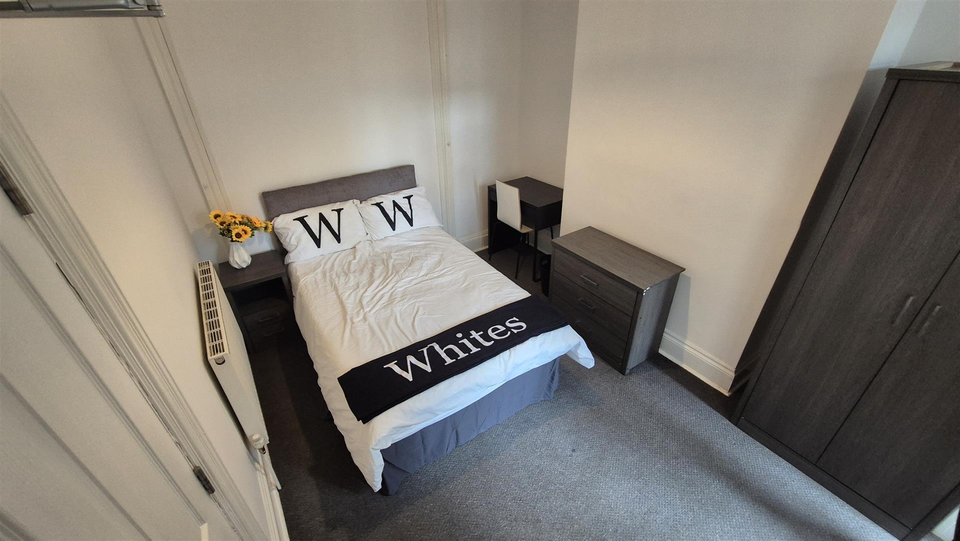 Room Lutterworth Road in Northampton