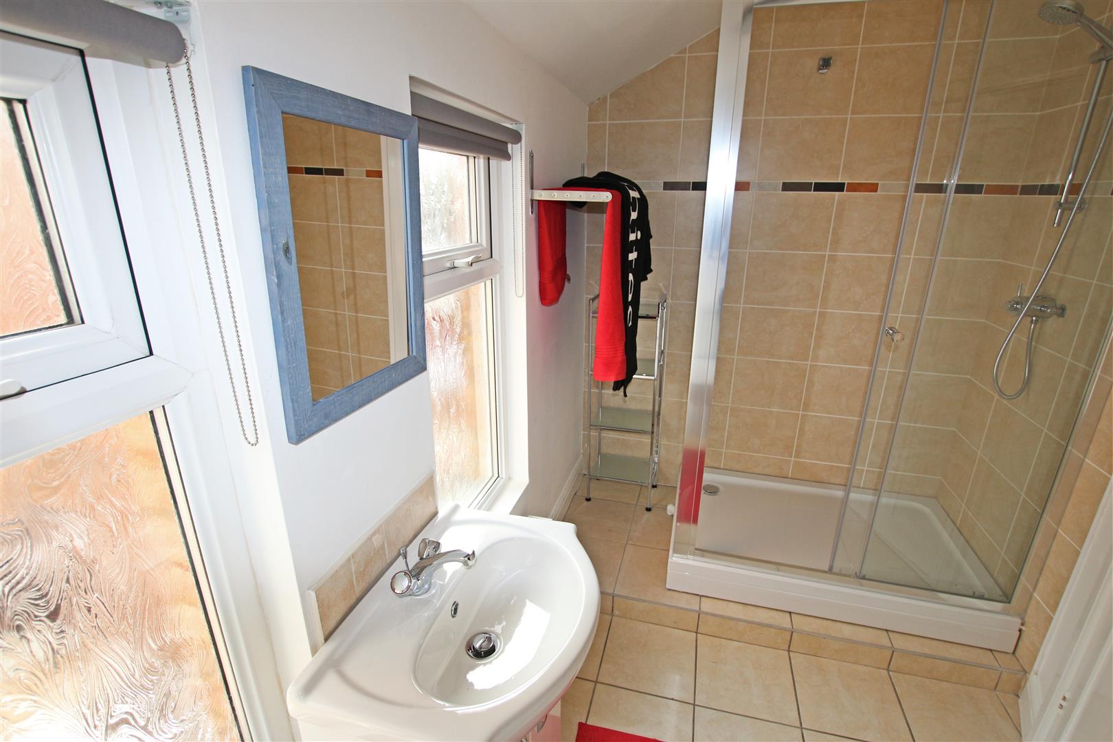 Room Lutterworth Road in Northampton