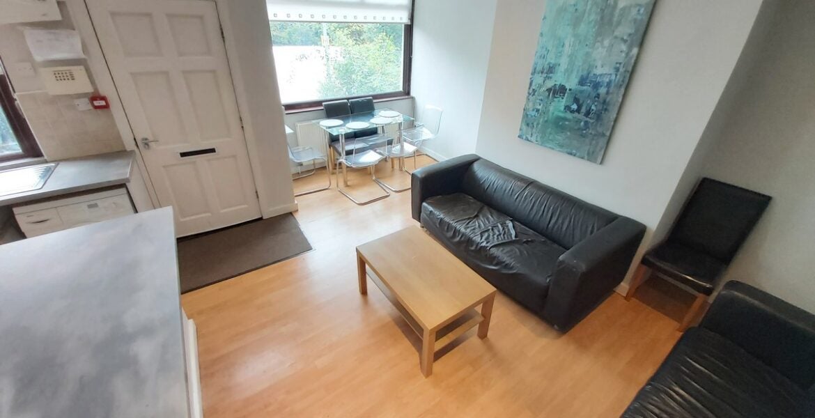 Flat Talbot Avenue in Leeds
