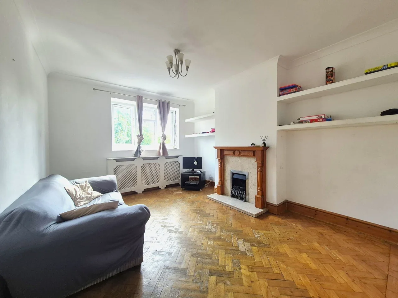 Flat Renmuir Street in Greater London