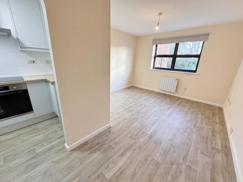 House Paddox Close in Rugby