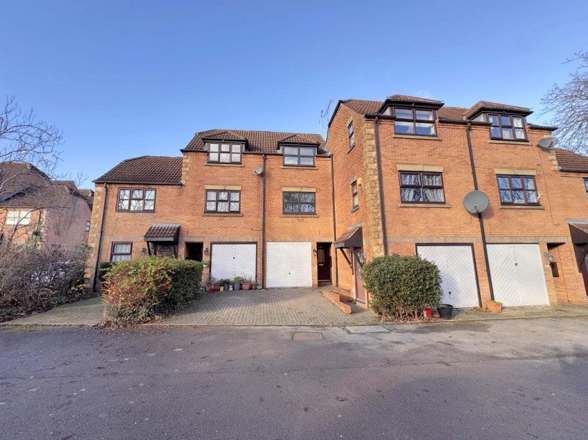 House Paddox Close in Rugby
