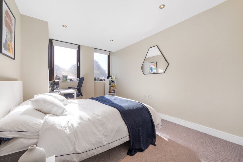 Flat Brixton Hill in Greater London