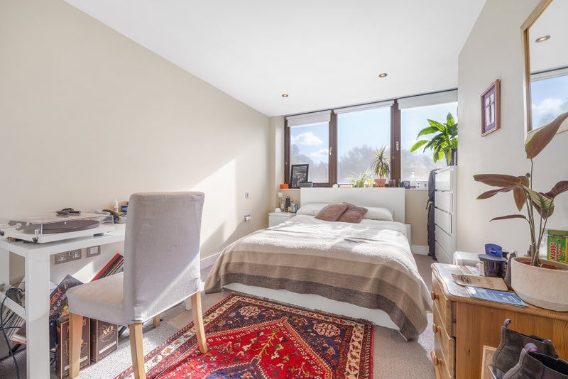 Flat Brixton Hill in Greater London