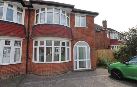 House Oaklands Avenue in Charnwood