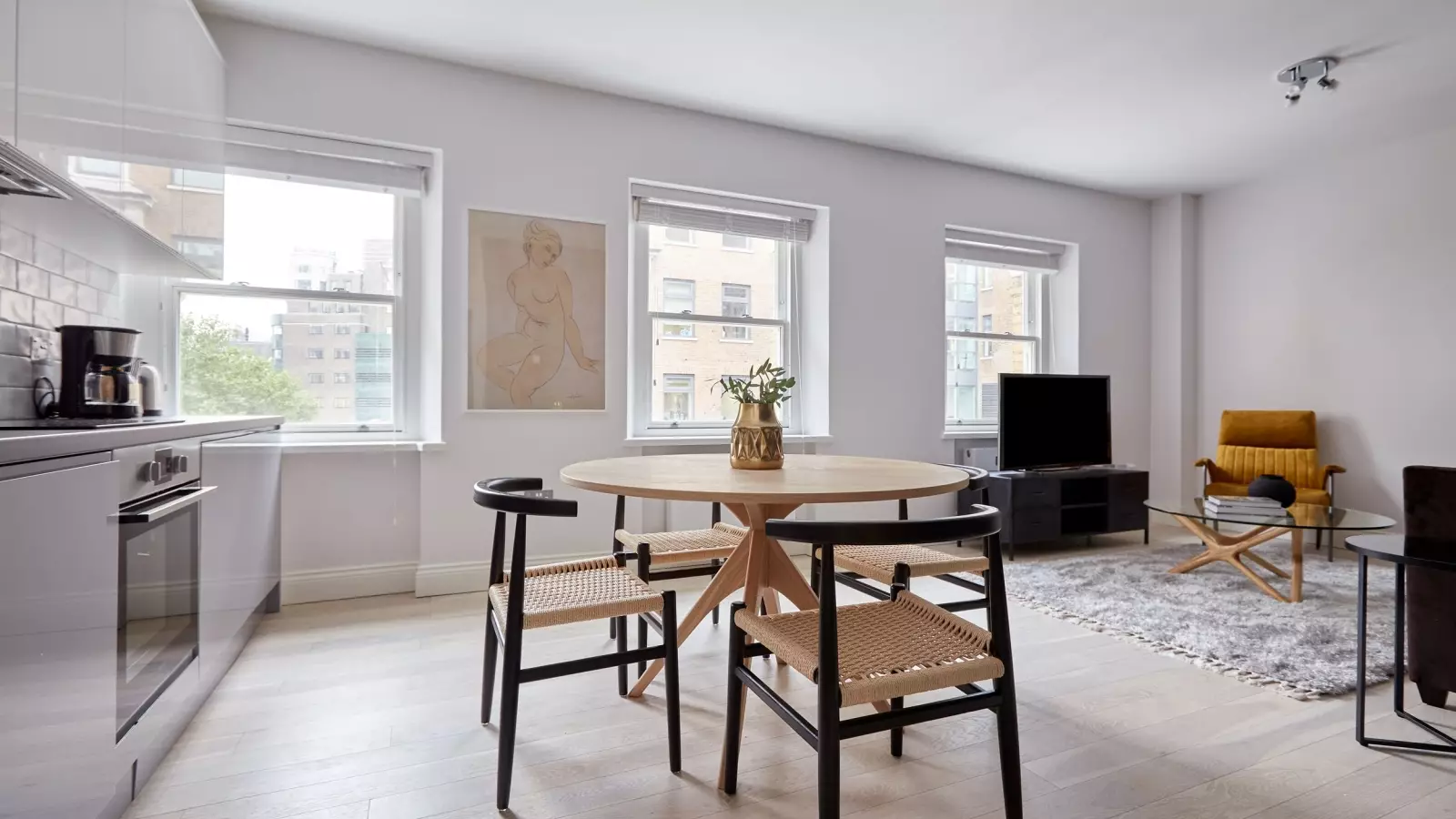 Flat Bloomsbury Way in Greater London