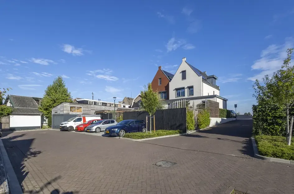 Twee-onder-één-kap te koop: Buitendams 247, Hardinxveld-Giessendam
