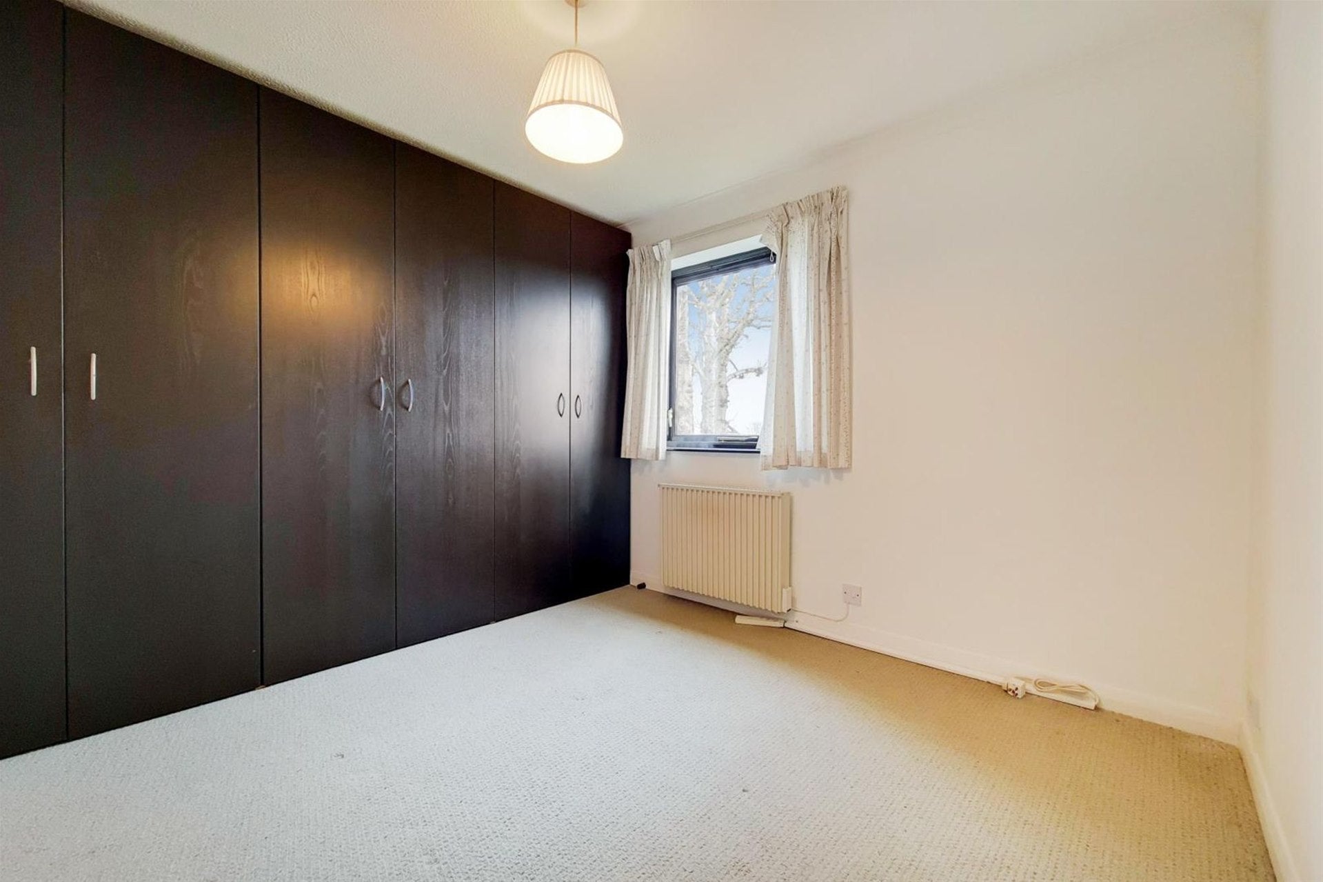 Flat Etchingham Court in Greater London