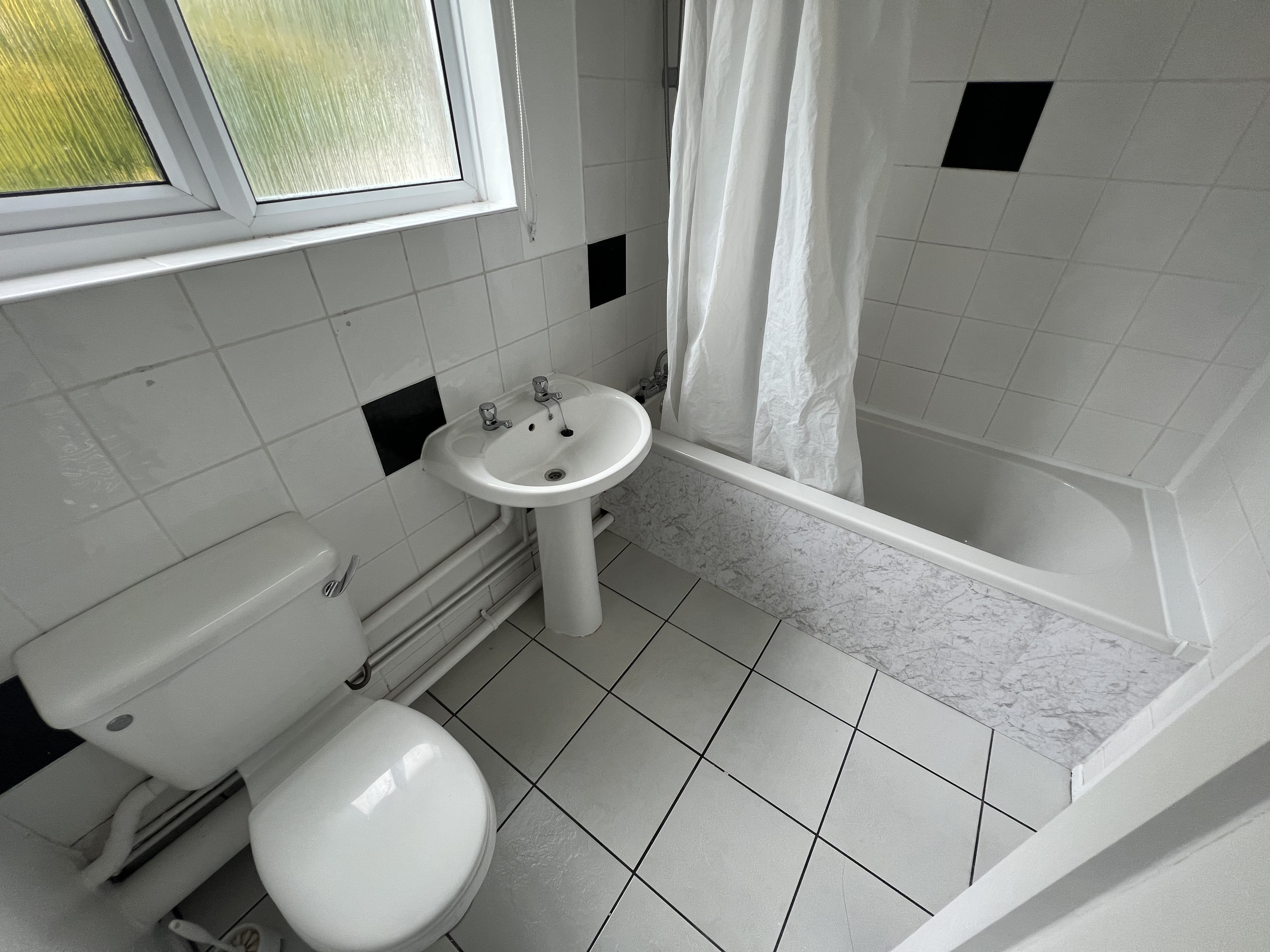Flat Oakwood Road in Swindon