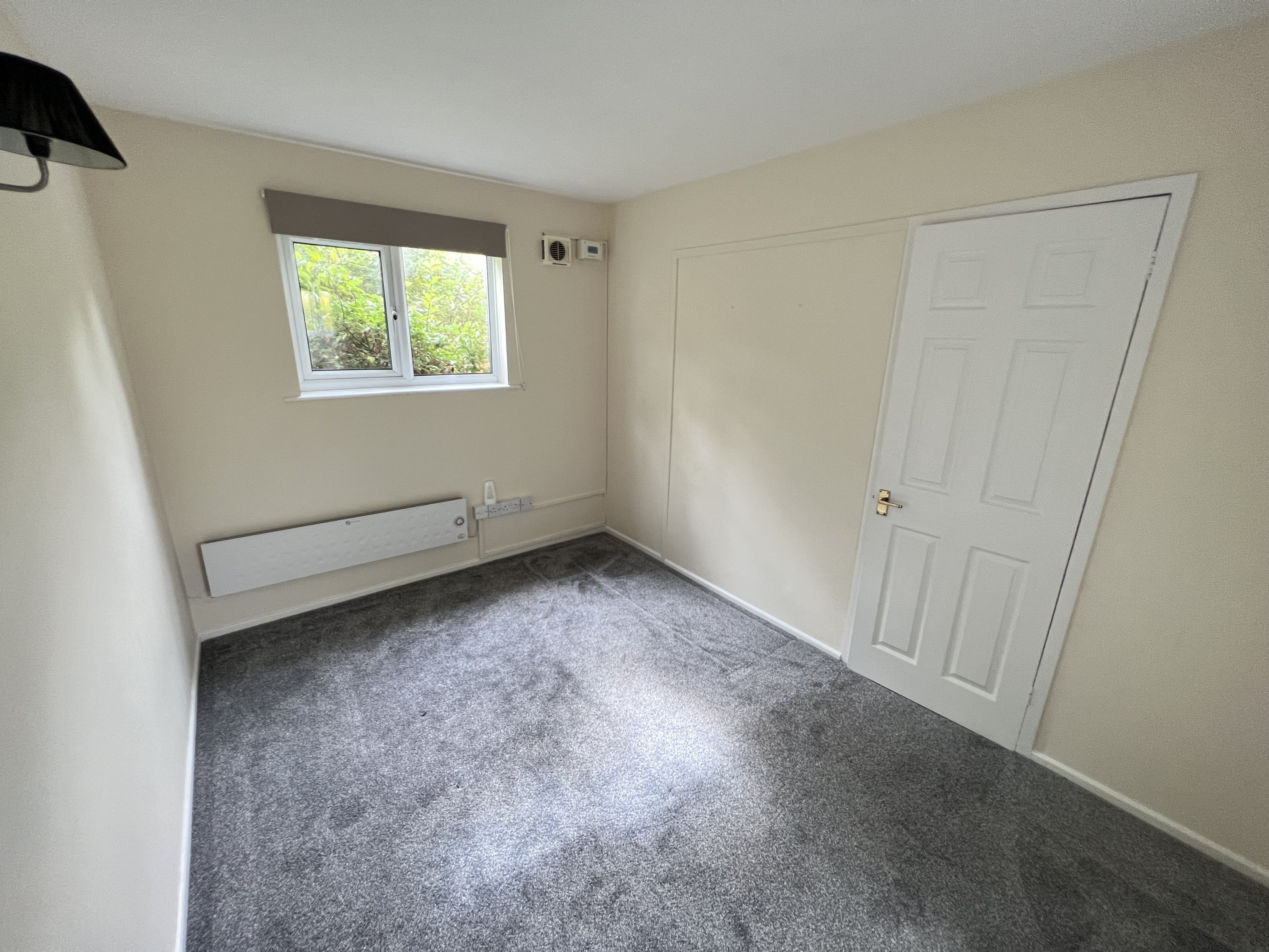Flat Oakwood Road in Swindon