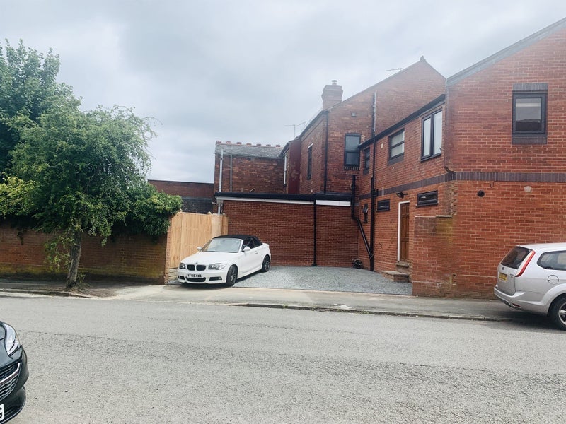 Room Loxley Road in Sandwell