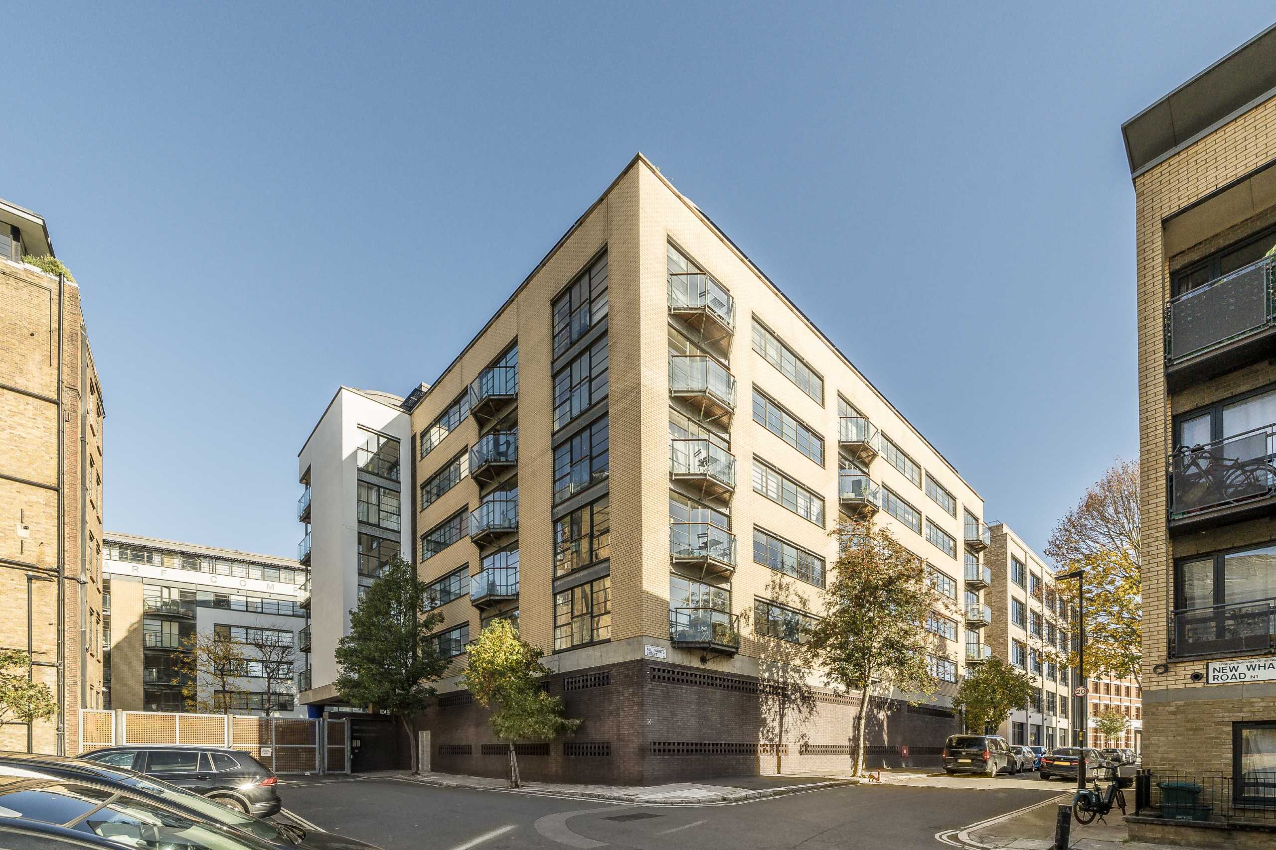 Flat New Wharf Road in Greater London