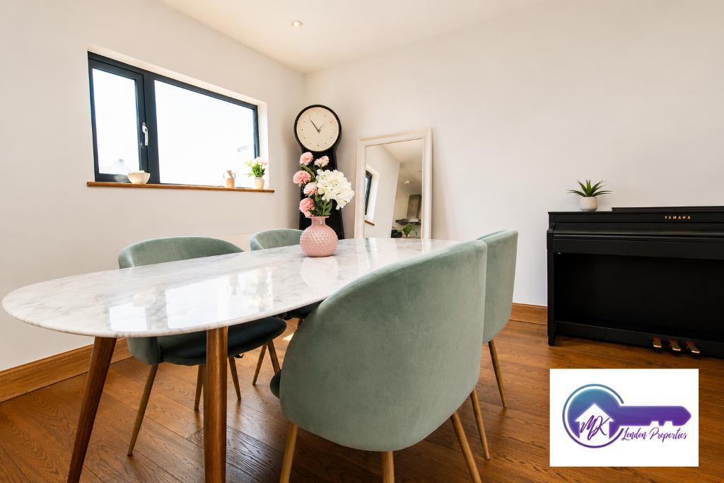 Flat Ironmonger Row in Greater London